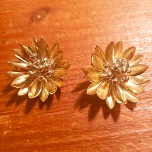 Vintage Gold Tone Coro Flower Clip Earrings